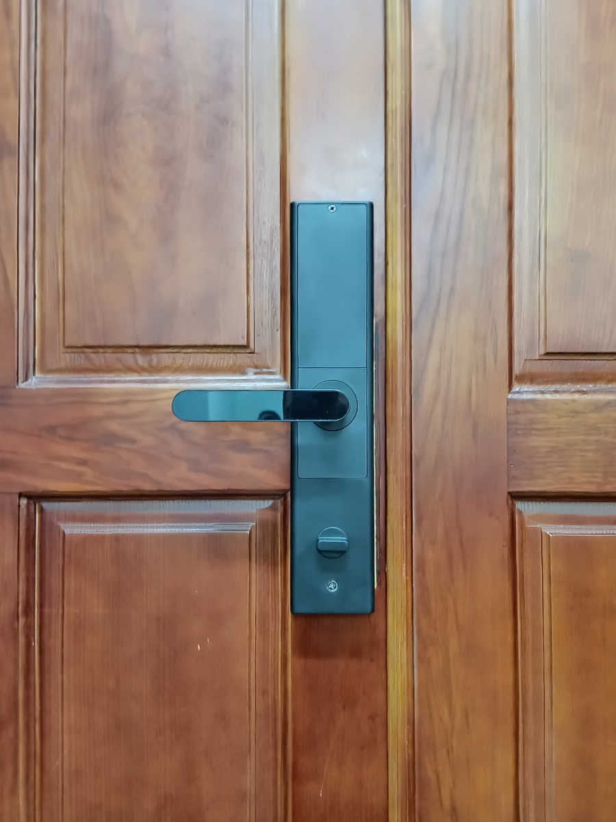 Lắp đặt khóa cửa vân tay EUROLOCK S8 tại Quận 3, Tphcm