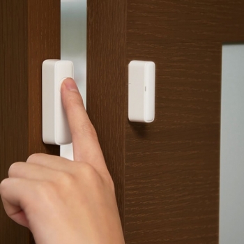 Cảm biến cửa là gì? Lợi ích của cảm biến cửa với Smarthome